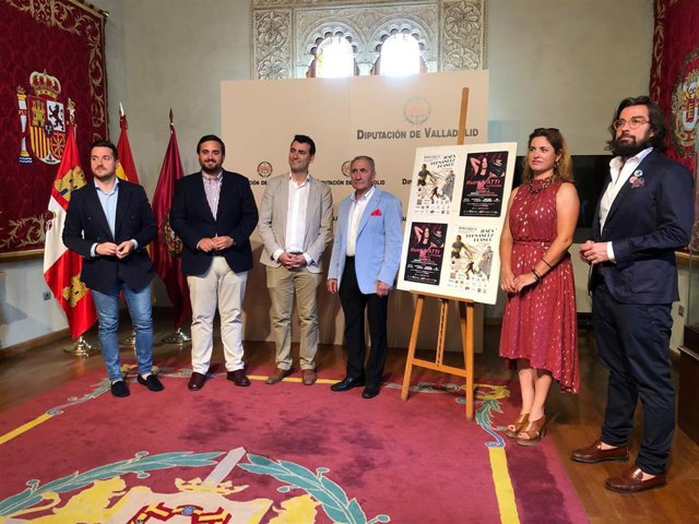 De izq. A dcha. El alcalde de Mayorga, Alberto Magdaleno; de Villalón de Campos, José Ángel Alonso; de Rioseco y diputado del Área de Servicios Sociales e Igualdad, David Esteban; de Cuenca de Campos; Faustino González y miembros de Fundación Rehabitar