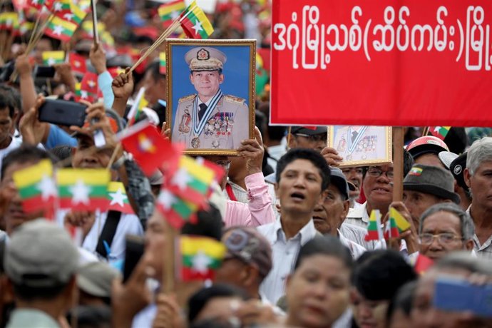 Manifestación en apoyo a las Fuerzas Armadas de Birmania