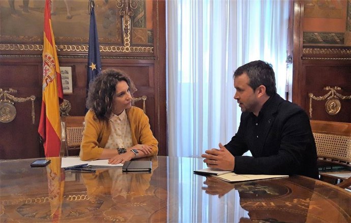 María Jesús Montero y Julio Millán.