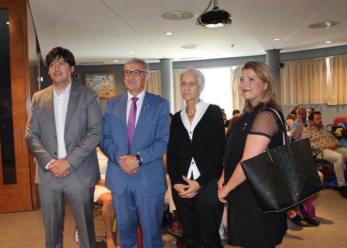 El consejero de Ciencia, Innovación y Universidad de Oviedo, Borja Sánchez, en la Fidma junto a otras autoridades