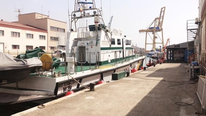 Embarcación Guardia Civil en puerto de Cartagena que interviene en el rescate de inmigrantesd que llegan en patera