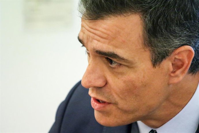 El presidente del Gobierno en funciones, Pedro Sánchez, durante su reunión en el Palacio de la Moncloa con la presidenta electa de la Comisión Europea.