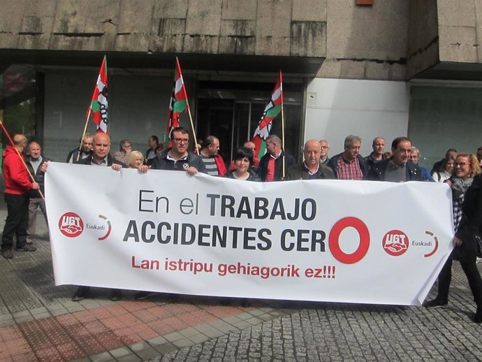 Concentración de UGT Euskadi contra los accidentes laborales.