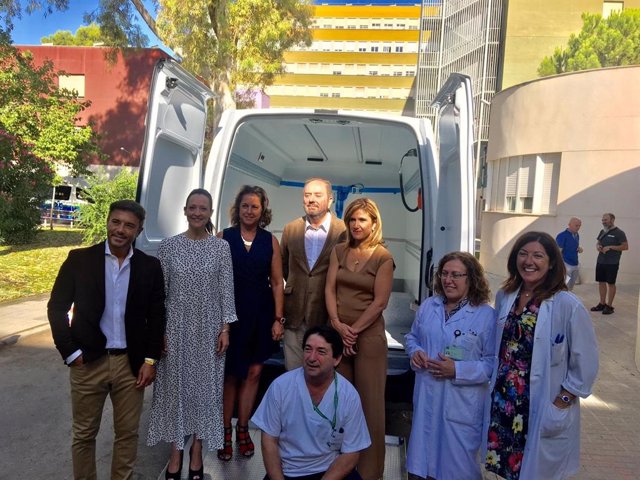Presentación de la nueva unidad móvil del Centro de Transfusión Sanguínea de Jaén.