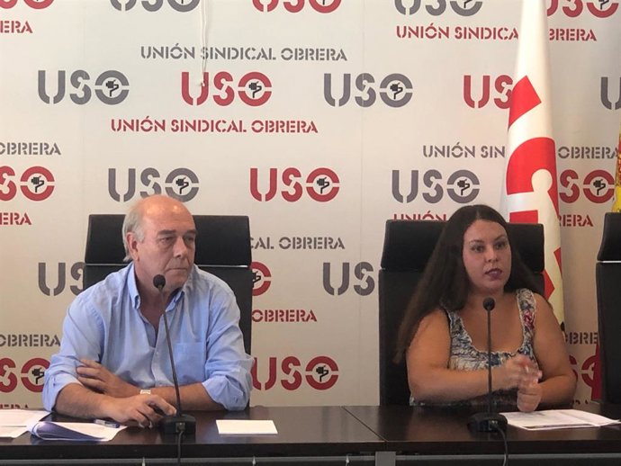 La secretria de Comunicació i Estudis Sindicals, Laura Estévez, al costat del director del Gabinet d'Estduios, José Luis Fernández Santillana