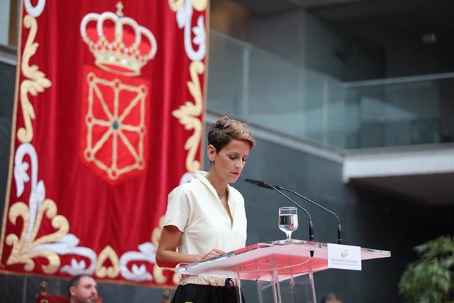 La secretaria general del PSN y nueva presidenta de Navarra, María Chivite, durante su discurso de toma de posesión del cargo en el Parlamento de Navarra.