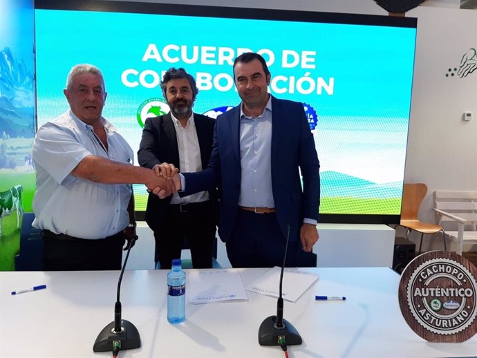 Firma del convenio entre Central Lechera Asturiana e IGP Ternera Asturiana