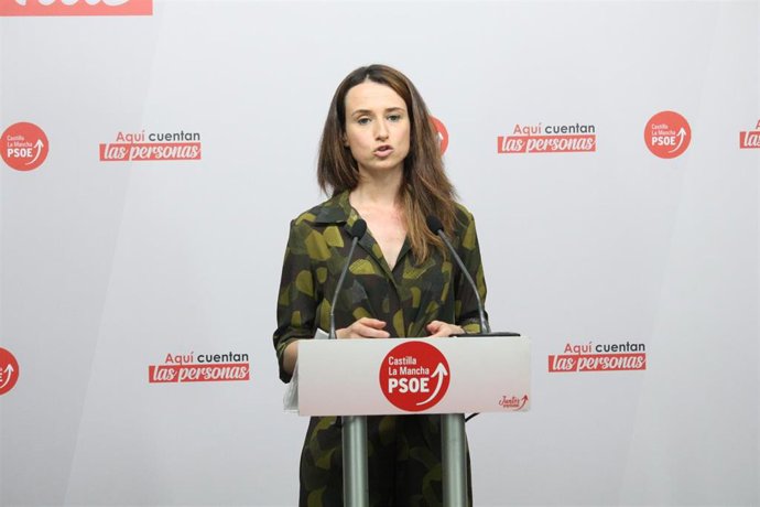 La diputada del PSOE en las Cortes de C-LM Diana López en rueda de prensa