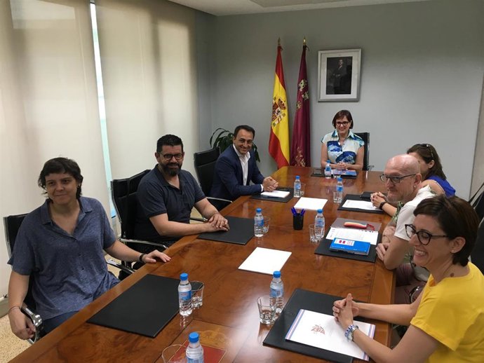 Isabel Franco se reúne con representantes de los colectivos LGTBI de la Región de Murcia