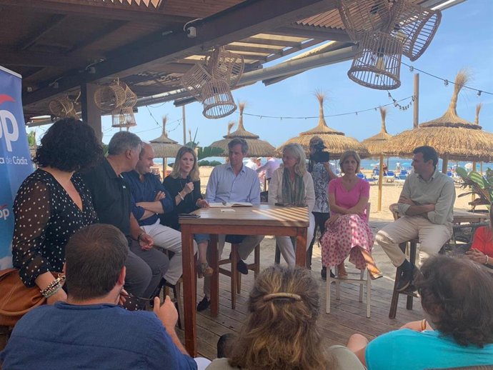 Antonio González Terol y Ana Mestre participan en un acto de partido en Cádiz