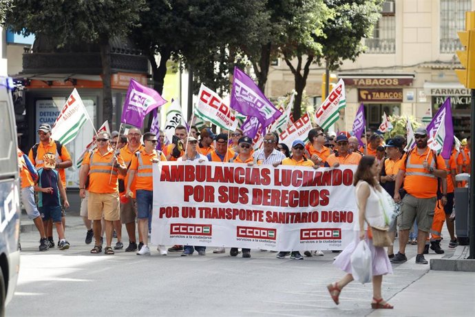 Marcha reivindicativa de trabajadores del sector de ambulancias en Málaga