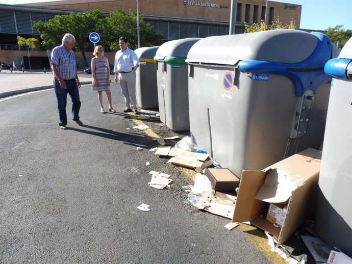 El concejal del PP José Luis García en los alrededores de la estación de Santa Justa