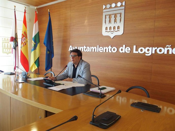 El portavoz del Equipo de Gobierno del Ayuntamiento de Logroño, Kilian Cruz-Dunne, ha informado sobre los asuntos aprobados en la Junta Local de Gobierno