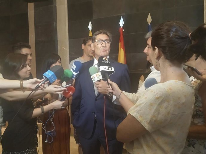 El vicepresidente del Gobierno, Arturo Aliaga, tras prometer su cargo.