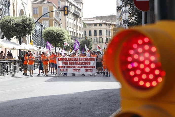Marcha reivindicativa de trabajadores del sector de ambulancias en Málaga