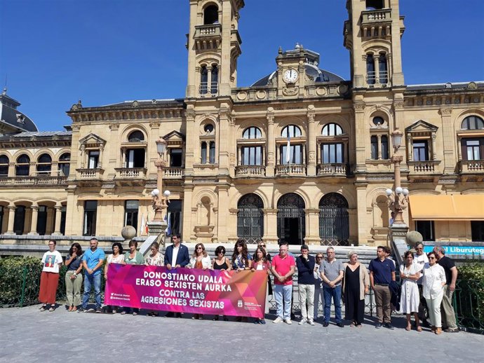 Concentración contra las agresiones sexistas en San Sebastián.
