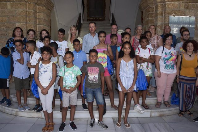 Menores saharauis visitan el Palacio Provincial de la Diputación de Cádiz