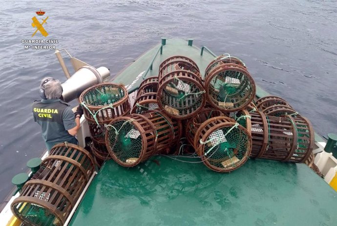 'Pescan' a un furtivo con 60 kilos de pulpo y 53 centollos y bogavantes capturad