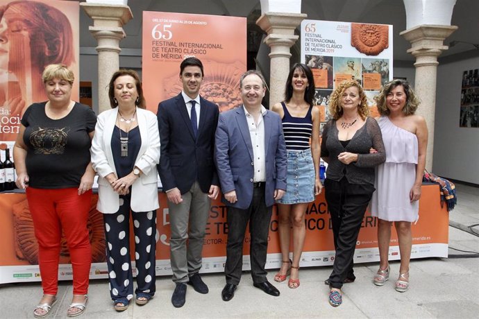 La compañía teatral canaria Antígona, formada por artistas con discapacidad visual, participa en el Festival de Mérida