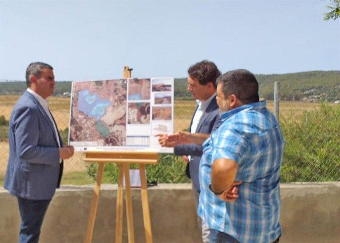 Cádiz.-Turismo.-La Junta busca fomentar el turismo ornitológico con las marismas