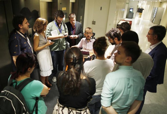 AMP.- Podemos tacha de "excusa" la desconfianza de Sánchez y le recuerda su apoy