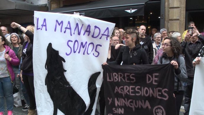 Concentración llevada a cabo frente a los juzgados en Bilbao para protestar por la sentencia de La Manada