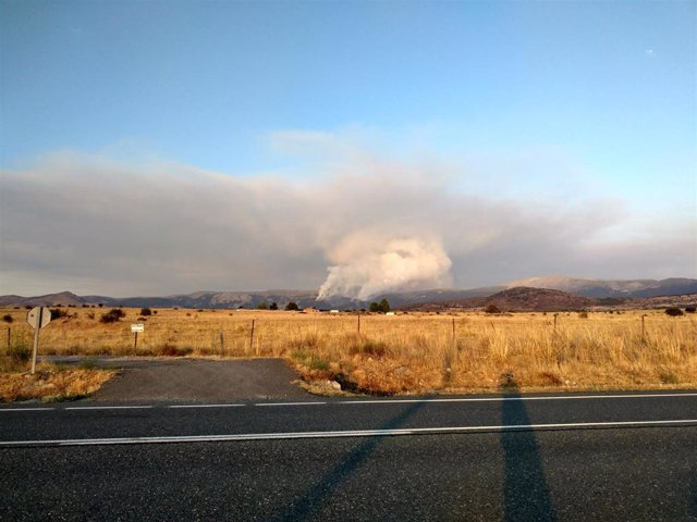 AMP.- Incendios.- Baja a nivel 1 el incendio de La Granja (Segovia) tras quemar unas 410 hectáreas