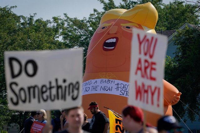 Manifestación en Dayton durante la visita de Trump a la ciudad tras el ataque en el que murieron nueve personas