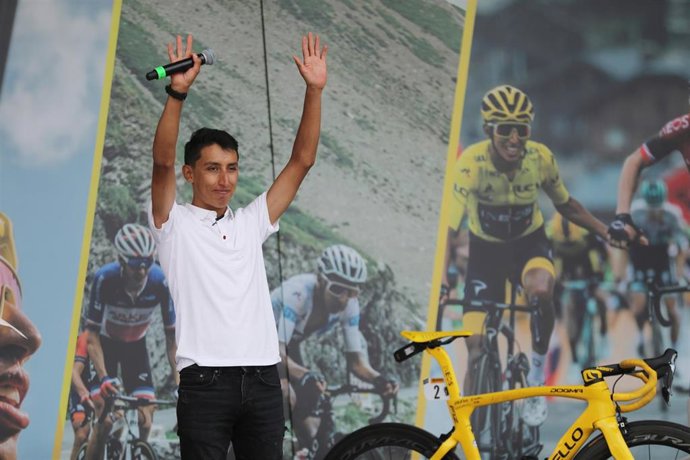 El campeón del Tour recibe el homenaje de Zipaquirá