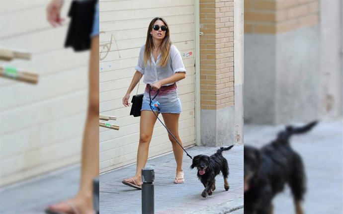 La actriz Blanca Suárez paseando a su perro Pistacho