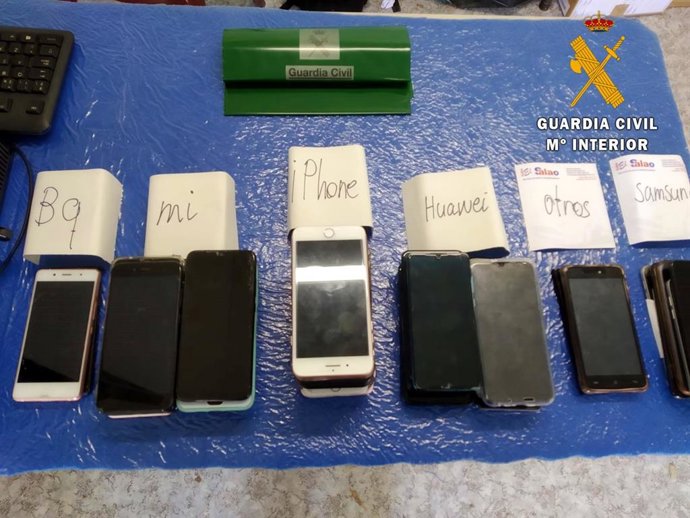 Algunos de los móviles recuperados en el Dreambeach