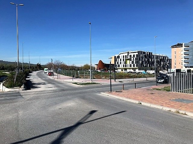 Vial aledaño a la parcela donde se construirá el Conservatorio Superior de Música de Jaén.