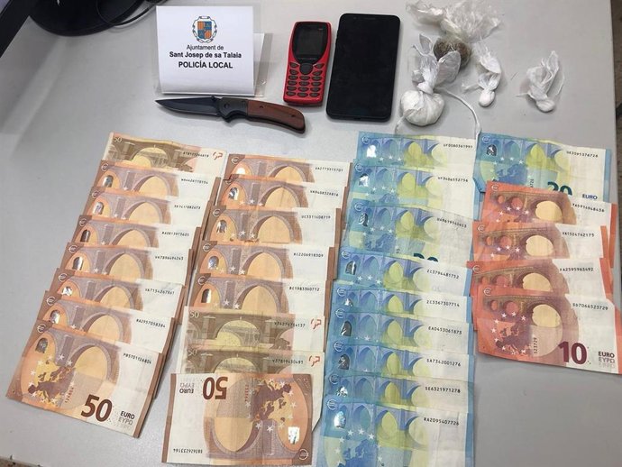 Efectos intervenidos por la Policía.