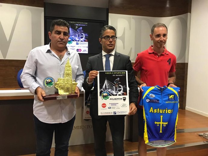 Monchi Álvarez, Gerardo Antuña y Santiago Álvarez.