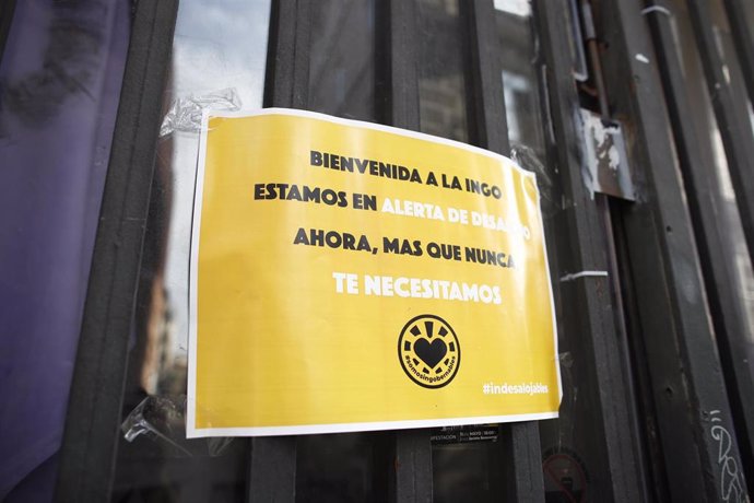 Imagen de un cartel de La Ingobernable en el que alertan de su desalojo.