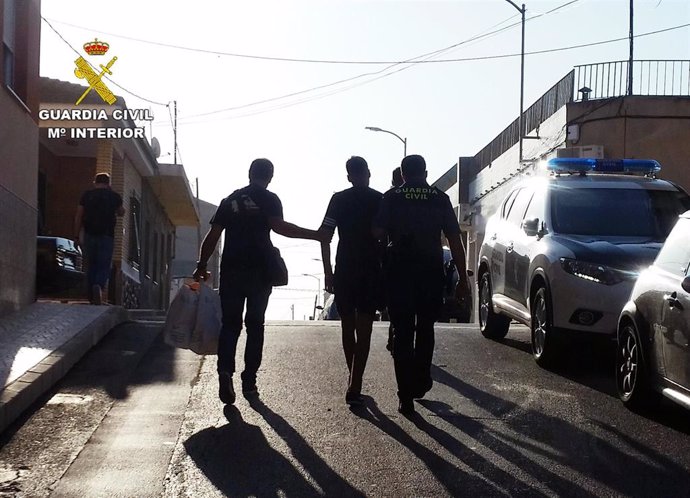 Uno de los detenidos en esta operación que se ha saldado que el desmantelamiento de una banda juvenil dedicada a atracar a viandantes en Fuente Álamo