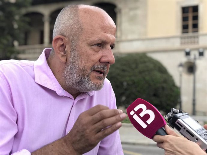 El portavoz de MÉS per Mallorca en el Parlament, Miquel Ensenyat, en declaraciones a los medios