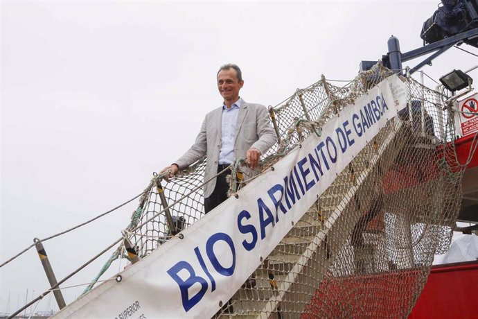 El ministro de Ciencia y Universidades en funciones, Pedro Duque, durante su visita al BIO Sarmiento de Gamboa en Vigo antes de zarpar para la realización de la Campaña Blue-Nodules.