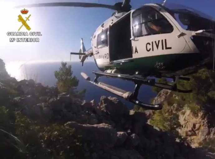 Imagen del helicóptero del Grupo de Rescate de Montaña de la Guardia Civil (Greim).