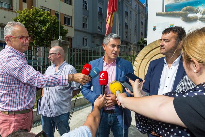 El vicepresidente, Pablo Zuloaga, y el alcalde de Marina Cudeyo, Pedro Pérez