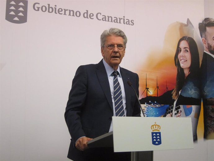 Julio Pérez, consejero de Justicia del Gobierno de Canarias, en rueda de prensa