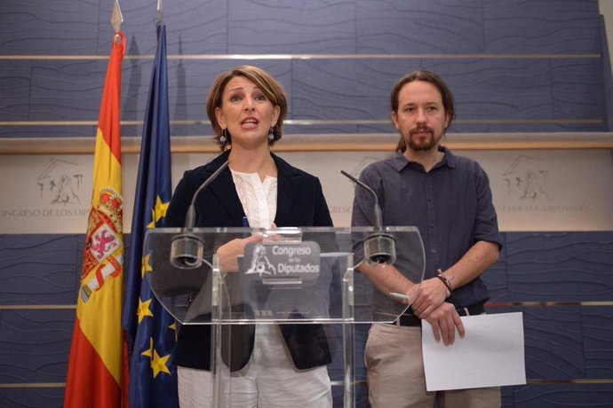 Yolanda Díaz y Pablo Iglesias, en una rueda de prensa en el Congreso