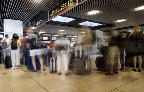 Colas de facturación en el Aeropuerto Adolfo Suárez Madrid-Barajas.