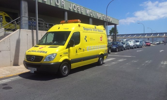 Ambulancia del SUC en el Hospital Doctor José Molina Orosa en Lanzarote