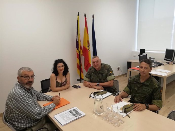 (I-D) Reunión Entre El Director Jaume Barceló, La Consellera Isabel Castro, El Comandante General Juan Cifuentes Y El Coronel Jefe Del Estado Mayor, Juan Billón.