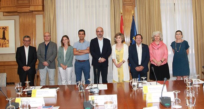 Reunión de la ministra de Sanidad, María Luisa Carcedo, con representantes de la Sociedad Española de Geriataría y Gerontología (SEGG)