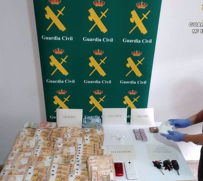 Dinero y drogas localizadas en el operativo de Torrevieja.