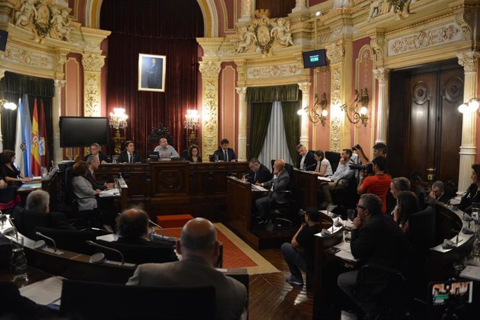 PLeno en el Ayuntamiento de Ourense.