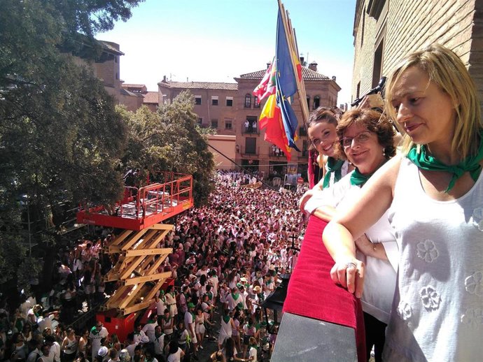 Tres consejeras del Gobierno de Aragón en el inicio de las fiestas de Huesca