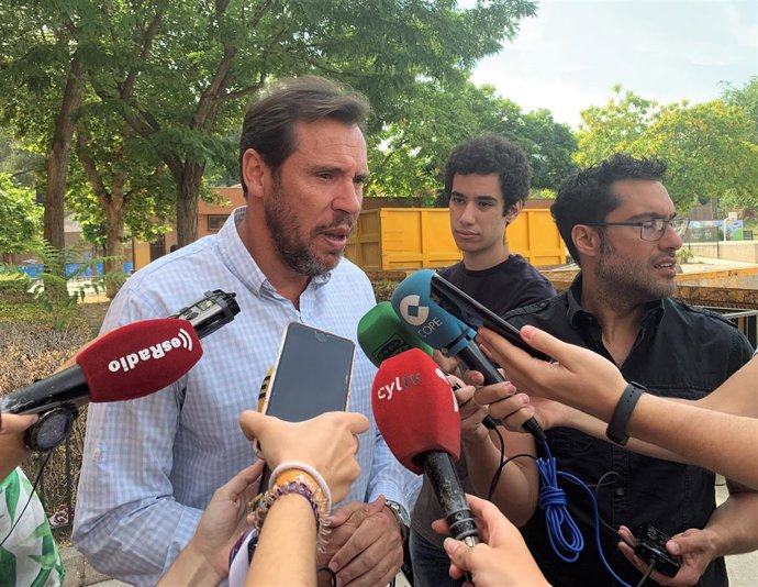 El alcalde de Valladolid, Óscar Puente, atiende a los medios de comunicación 